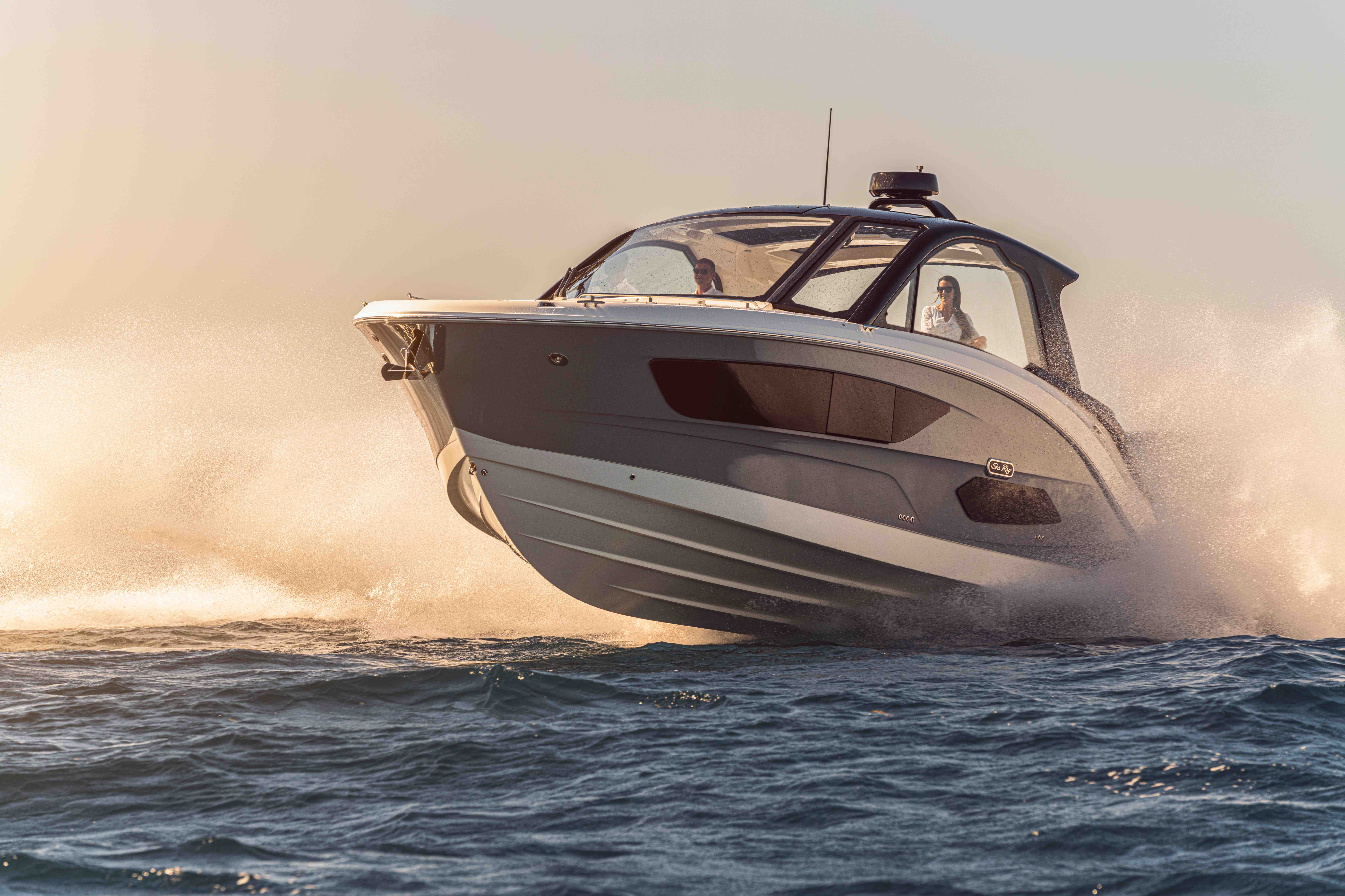 Премьера совершенно нового круизера Sea Ray Sundancer 370 OB