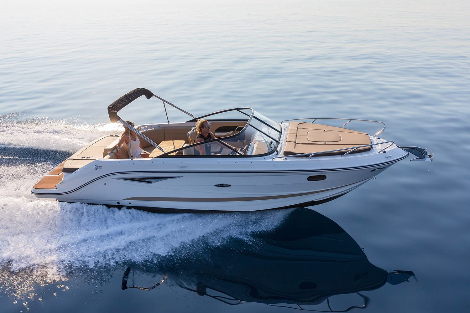 Новый Sea Ray SunSport 250 готов к немедленной поставке.