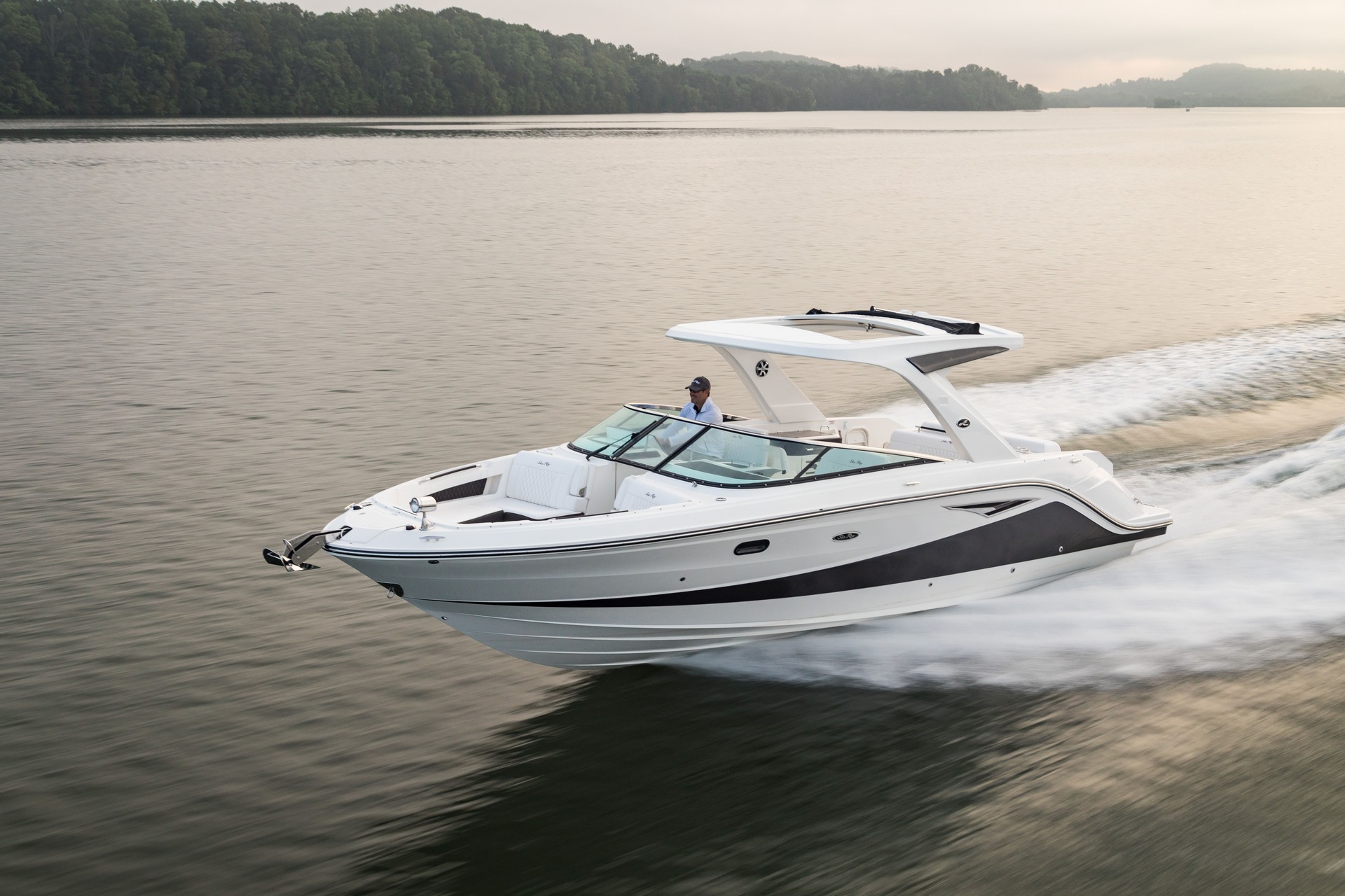 Sea Ray 310 SLX готов к немедленной поставке
