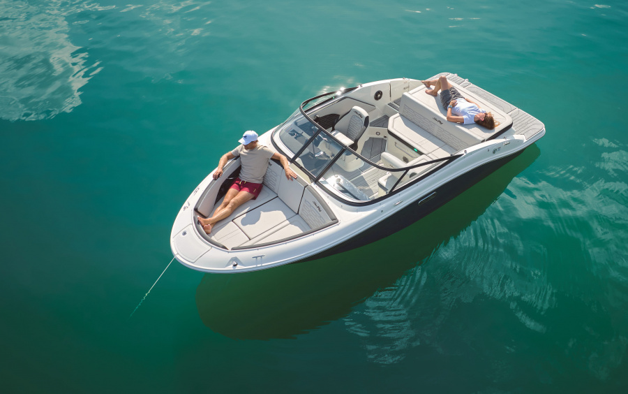 2025_SPX_190_SPX190_lifestyle_aerial_couple_00805.jpg 2025_SPX_190_SPX190_lifestyle_aerial_couple_00805.jpg