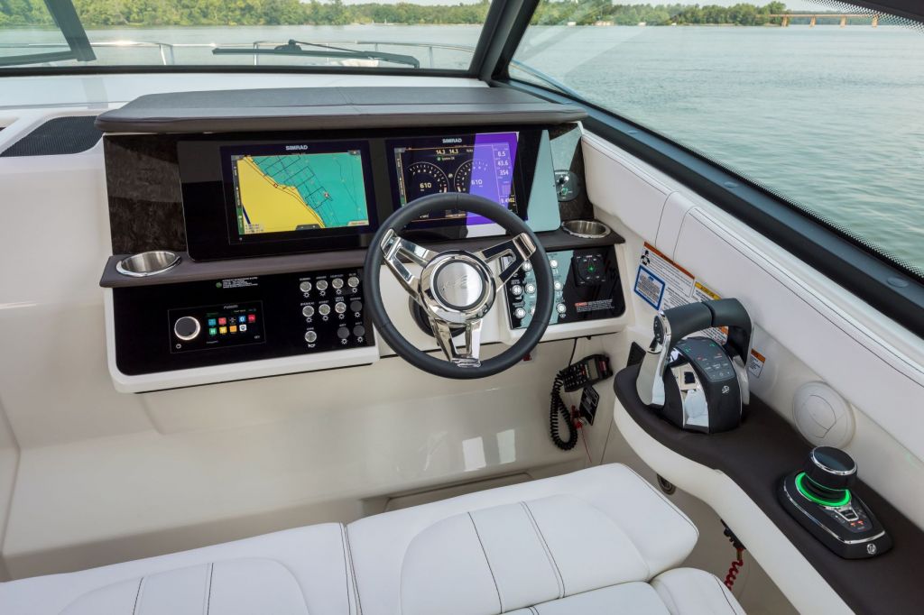 2021-Sundancer-320-Outboard-DAO320-helm-00067.jpg 2021-Sundancer-320-Outboard-DAO320-helm-00067.jpg