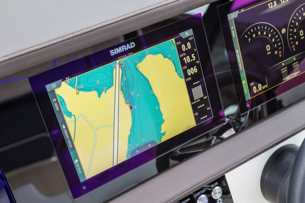 2021-Sundancer-320-DA320-helm-dash-Simrad-00101.jpeg 2021-Sundancer-320-DA320-helm-dash-Simrad-00101.jpeg