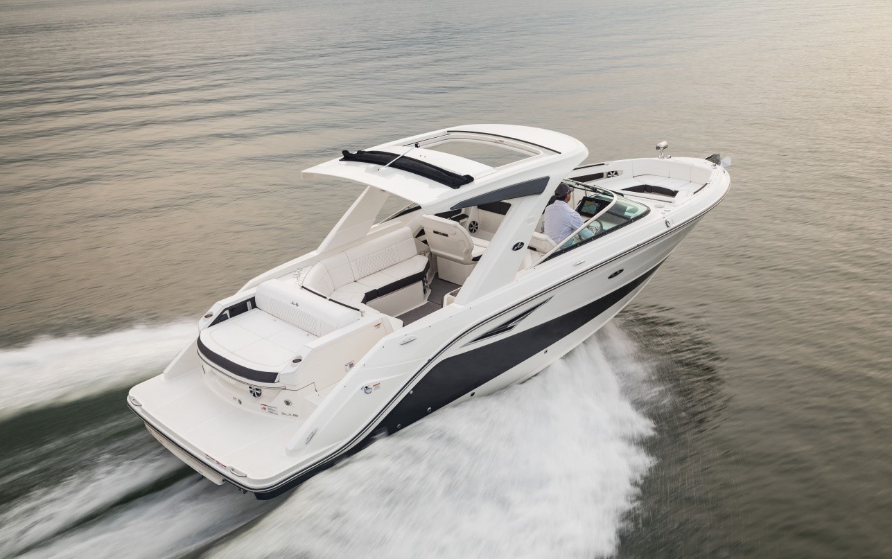Катер Sea Ray SLX 310: места хватит всем!