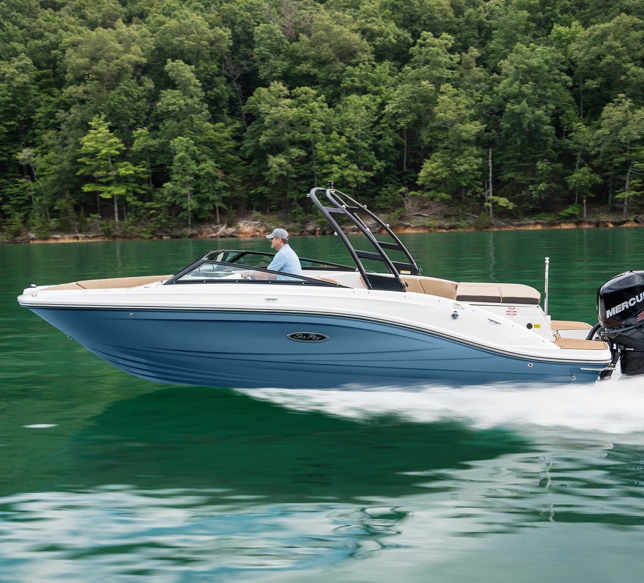 Европейский завод Sea Ray добавил в свой модельный ряд катер SPX 230 OB Европейский завод Sea Ray добавил в свой модельный ряд катер SPX 230 OB