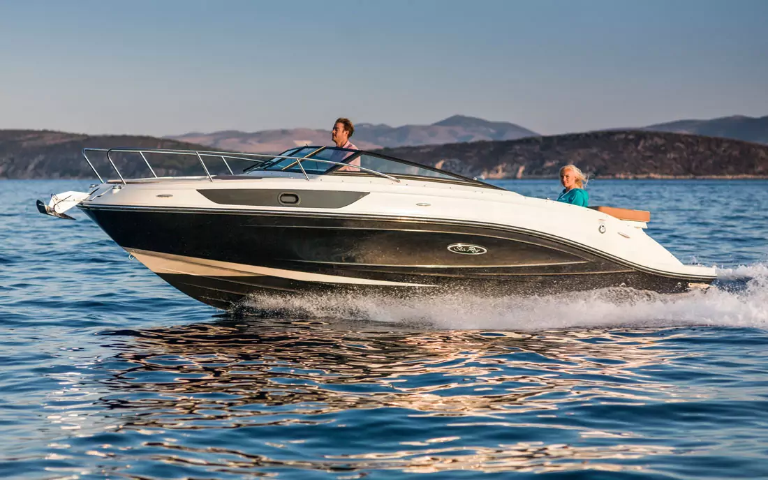 Sea Ray Sun Sport 230: cамый компактный каютный катер Sea Ray