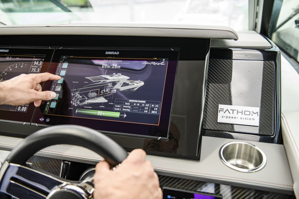Новые электронные системы Fathom E-power на катерах Sea Ray