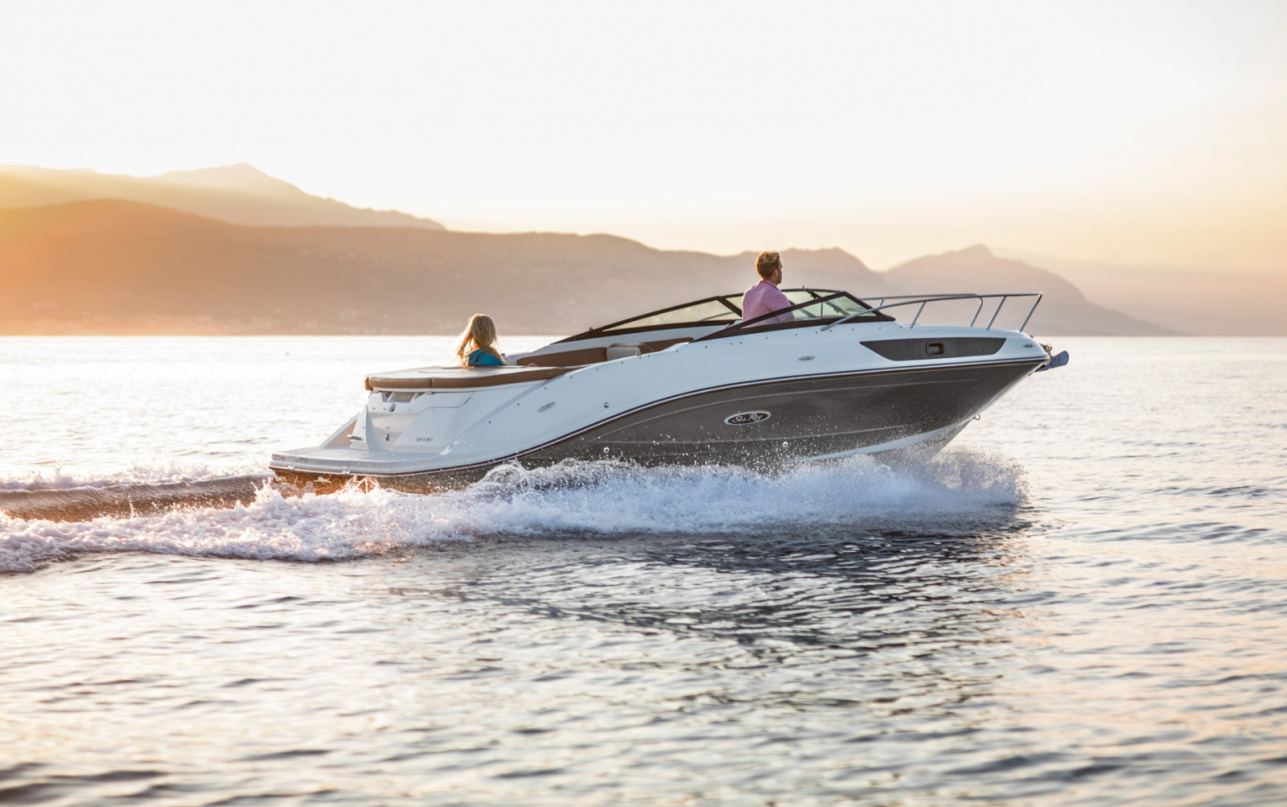 Катер Sea Ray Sunsport 230: для отдыха и развлечений