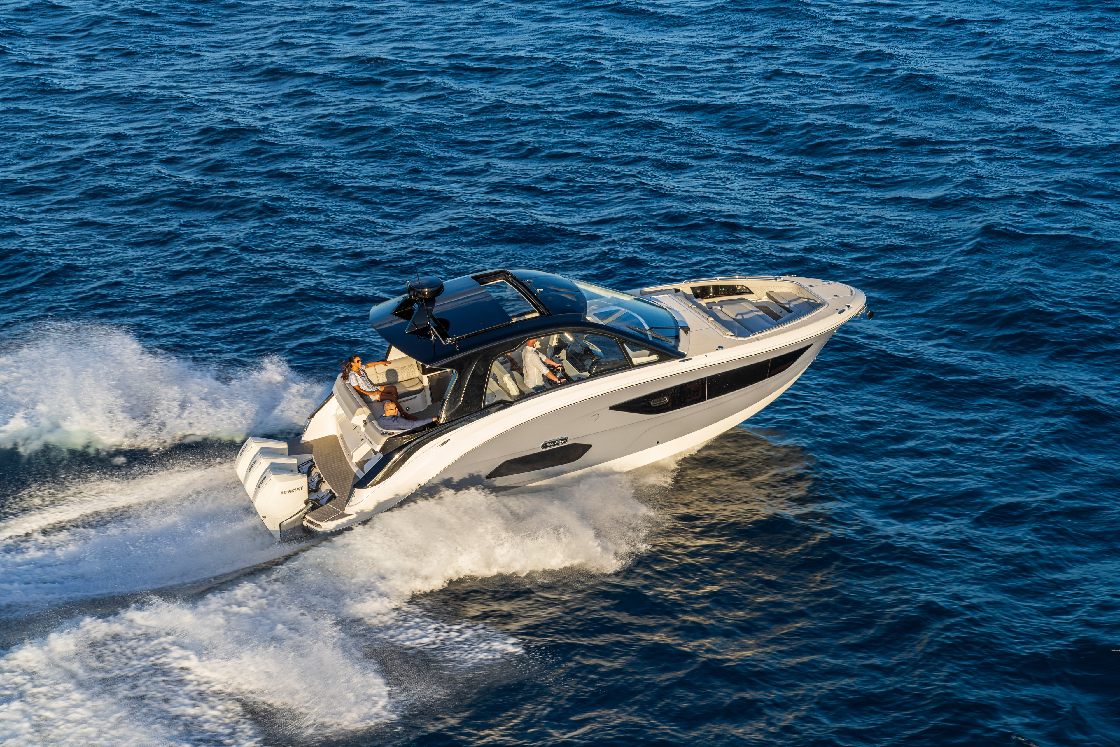 Катер Sea Ray Sundancer 370 был удостоен престижной награды «GOOD DESIGN Award 2021