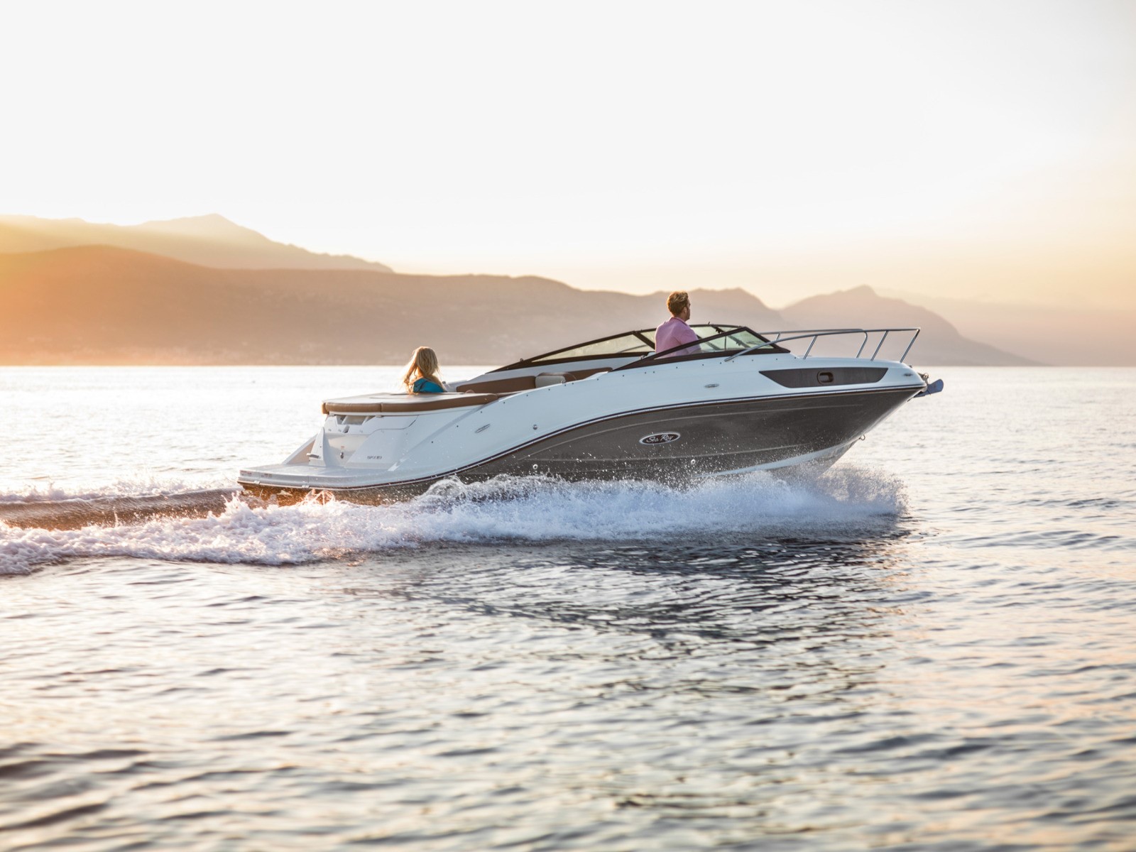 Самый компактный каютный катер Sea Ray 230 Sun Sport — уже доступен