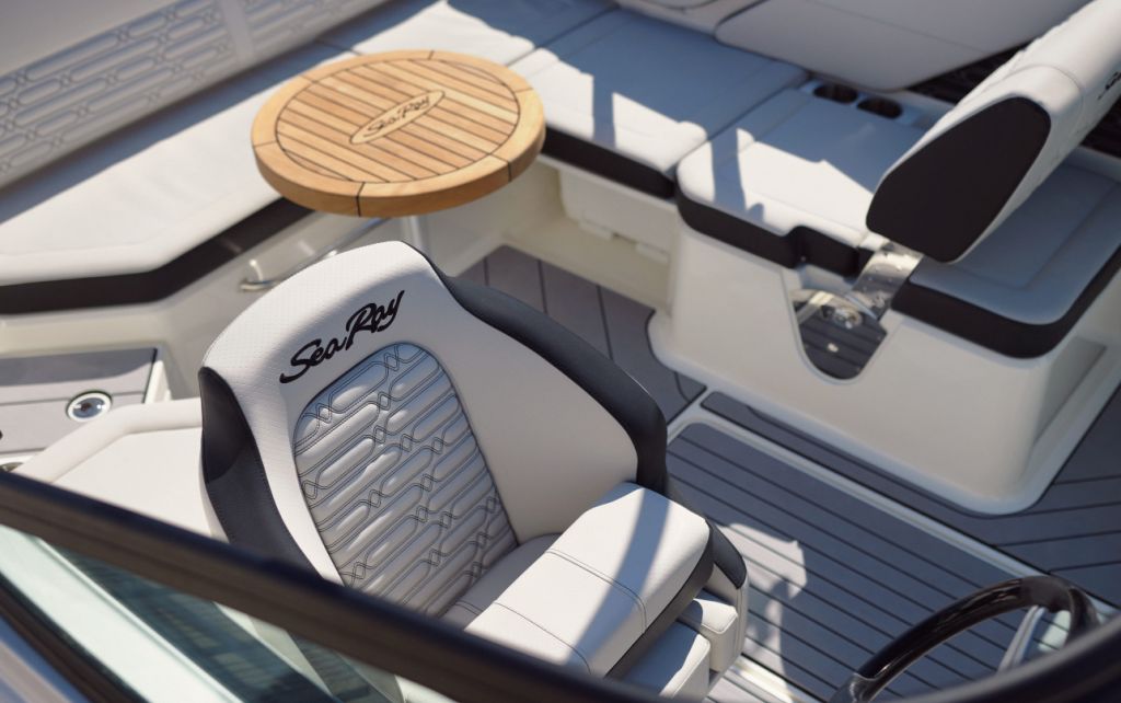 2024_spx_210_europe_spx210_helm_seat_bolster_up_cockpit_table_08909.jpg 2024_spx_210_europe_spx210_helm_seat_bolster_up_cockpit_table_08909.jpg