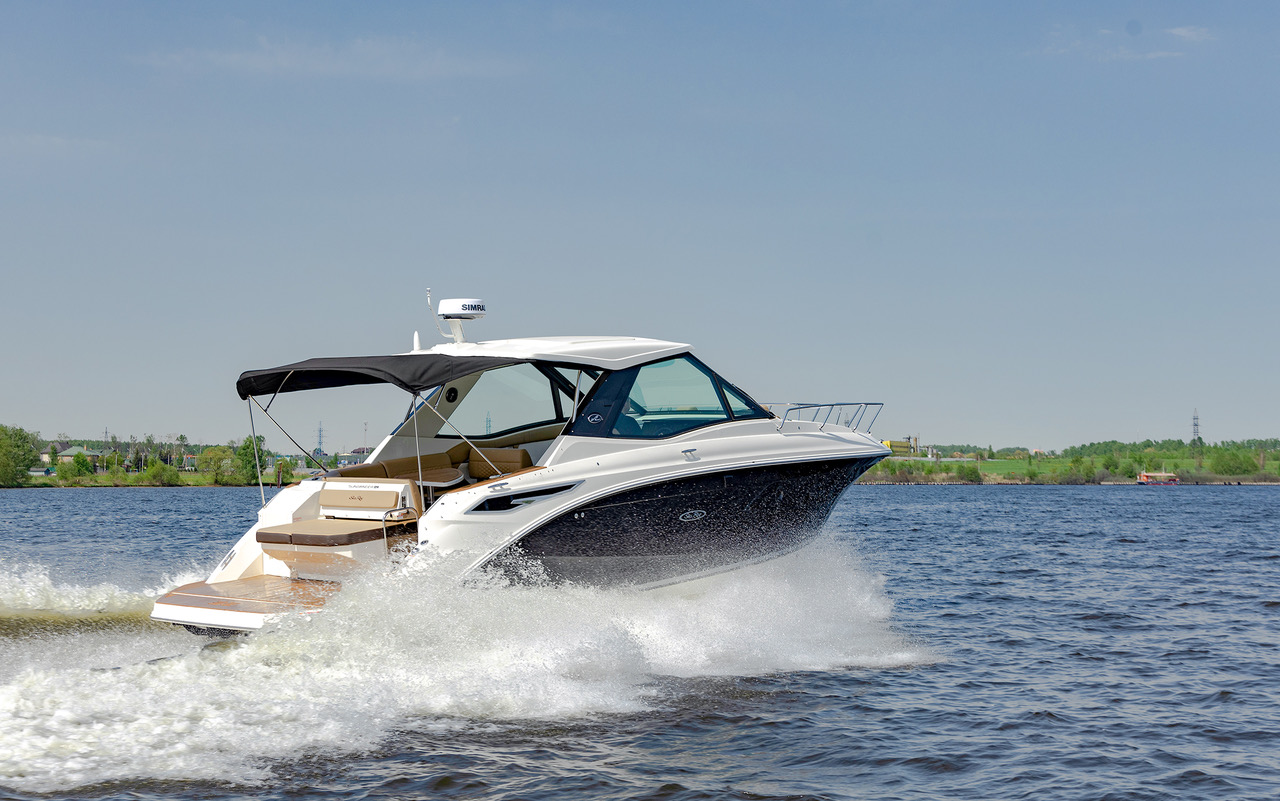 Катер Sea Ray Sundancer 320 Coupe передан владельцу
