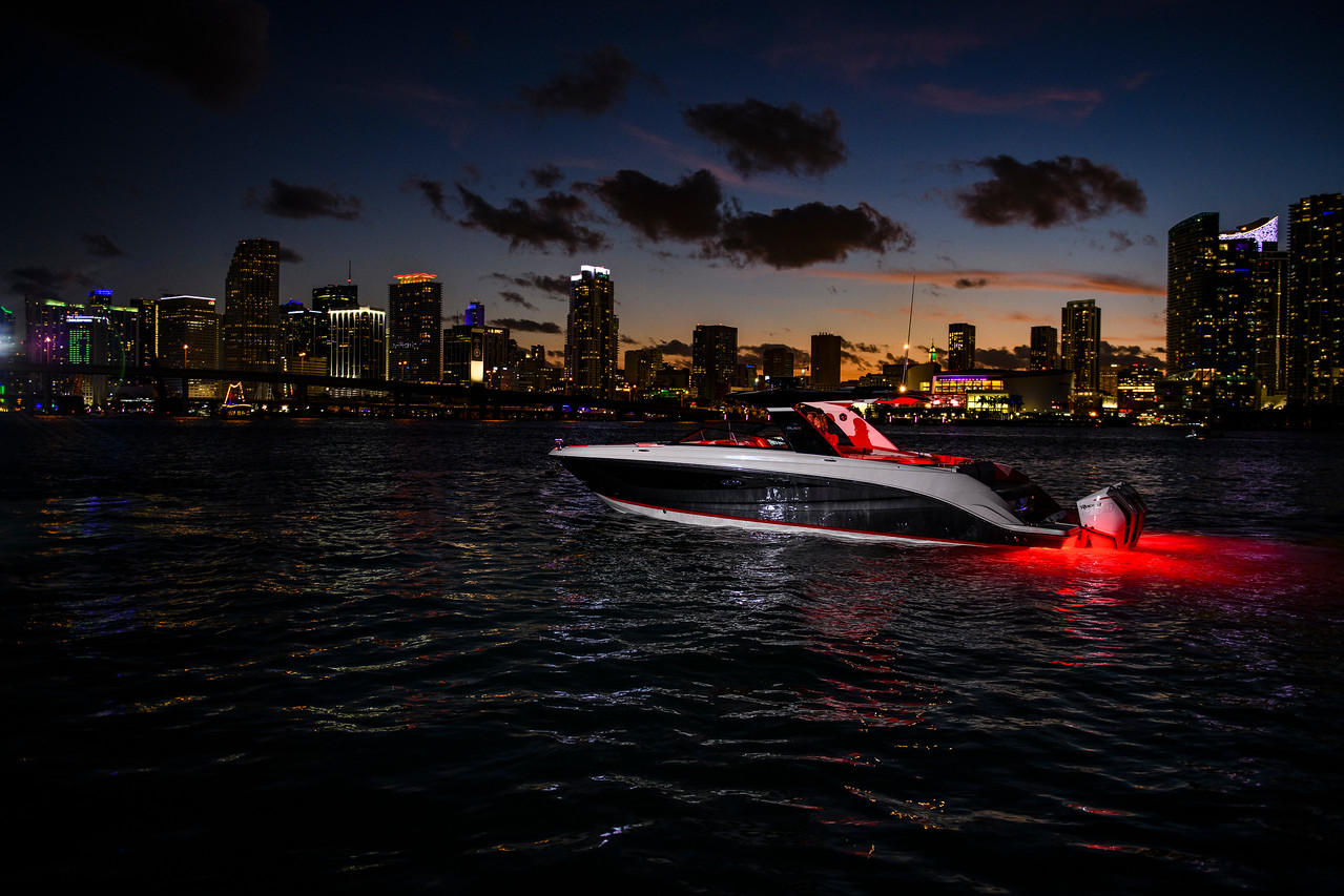 Sea Ray SLX-R 400e OB: награда 2020 Boating Industry Top Products Award