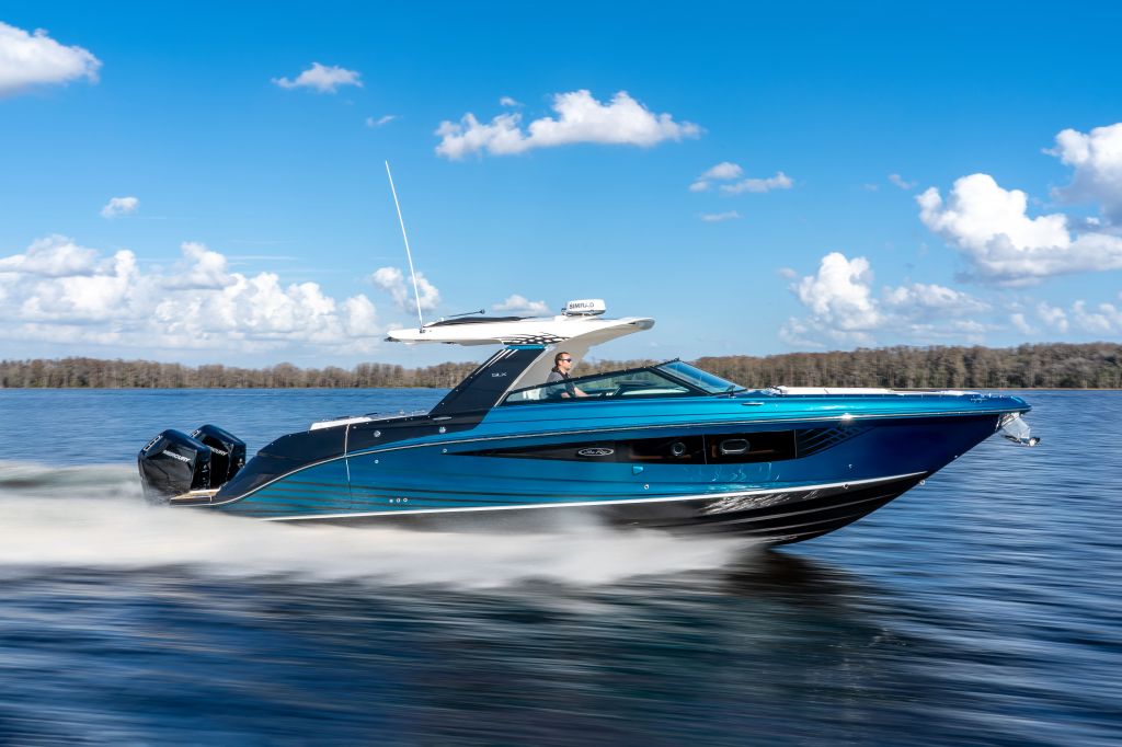 2021-SLX-400-Outboard-600hp-running-starboard-profile (1) (1).jpg