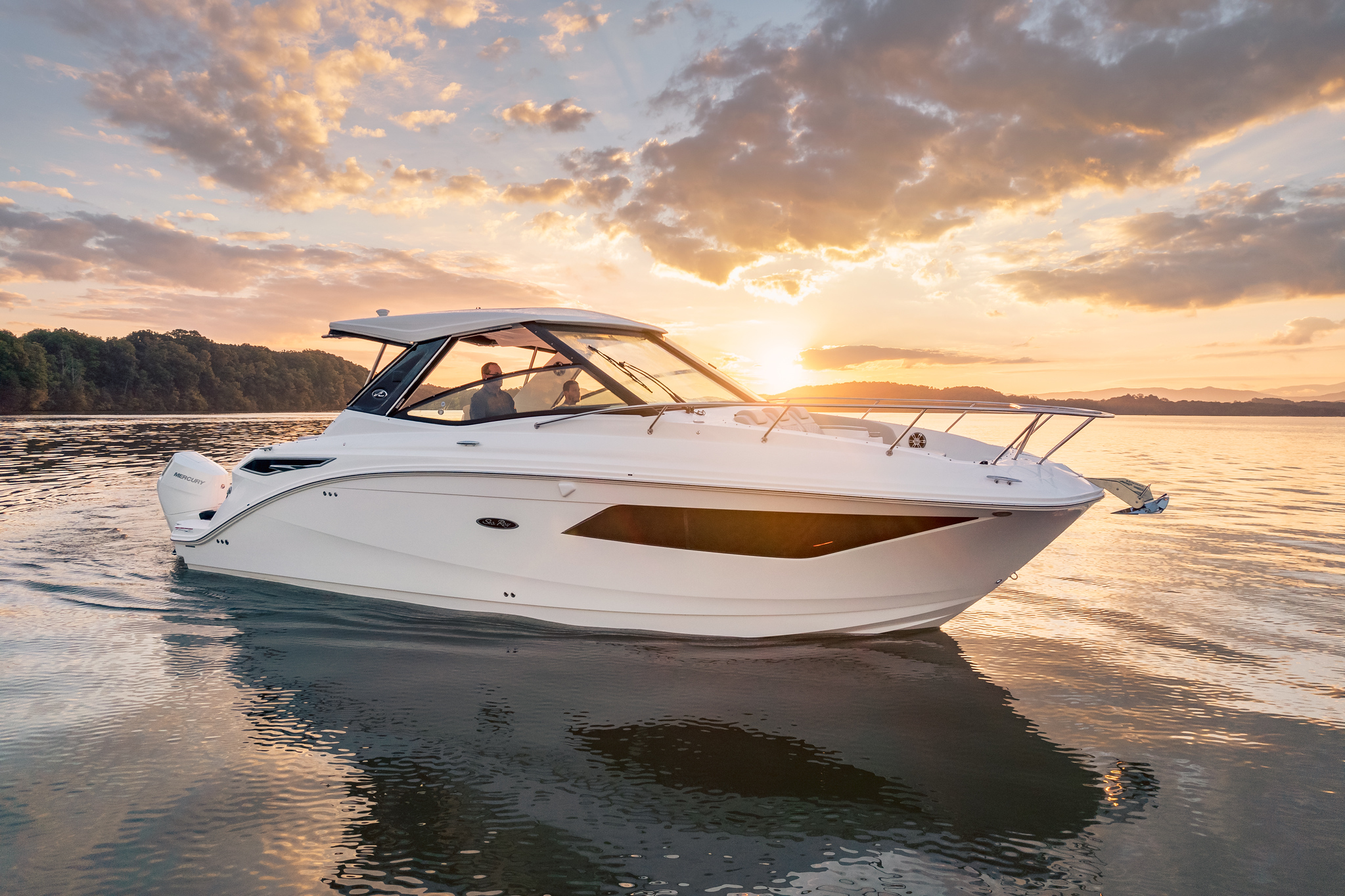 2024-Sundancer-320-Outboard-DAO320-starboard-bow-three-quarter-sunset-00035-X4.jpg 2024-Sundancer-320-Outboard-DAO320-starboard-bow-three-quarter-sunset-00035-X4.jpg