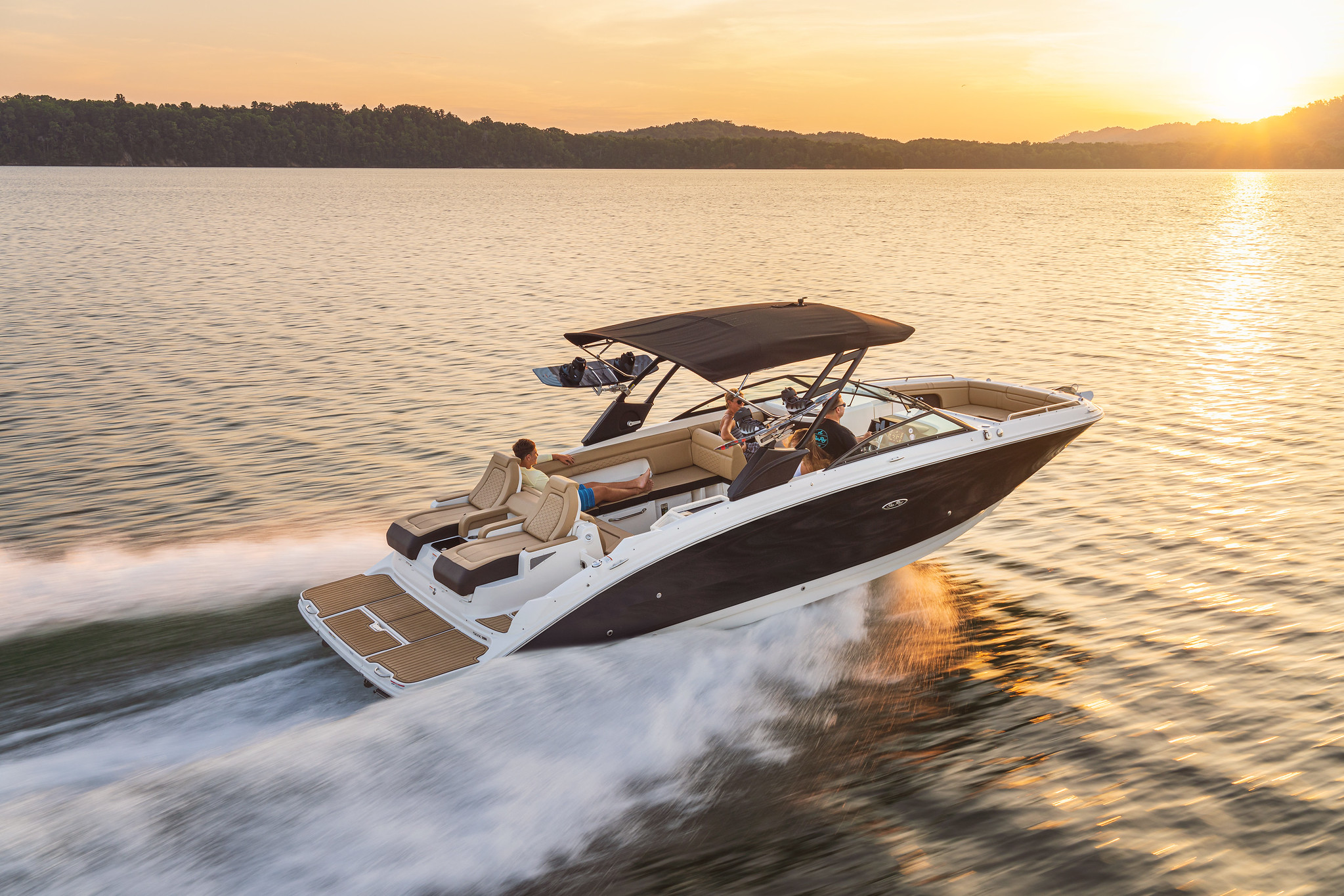 2024-SDX-290-SDX290-running-starboard-stern-three-quarter-sunset-06561-X4.jpg 2024-SDX-290-SDX290-running-starboard-stern-three-quarter-sunset-06561-X4.jpg